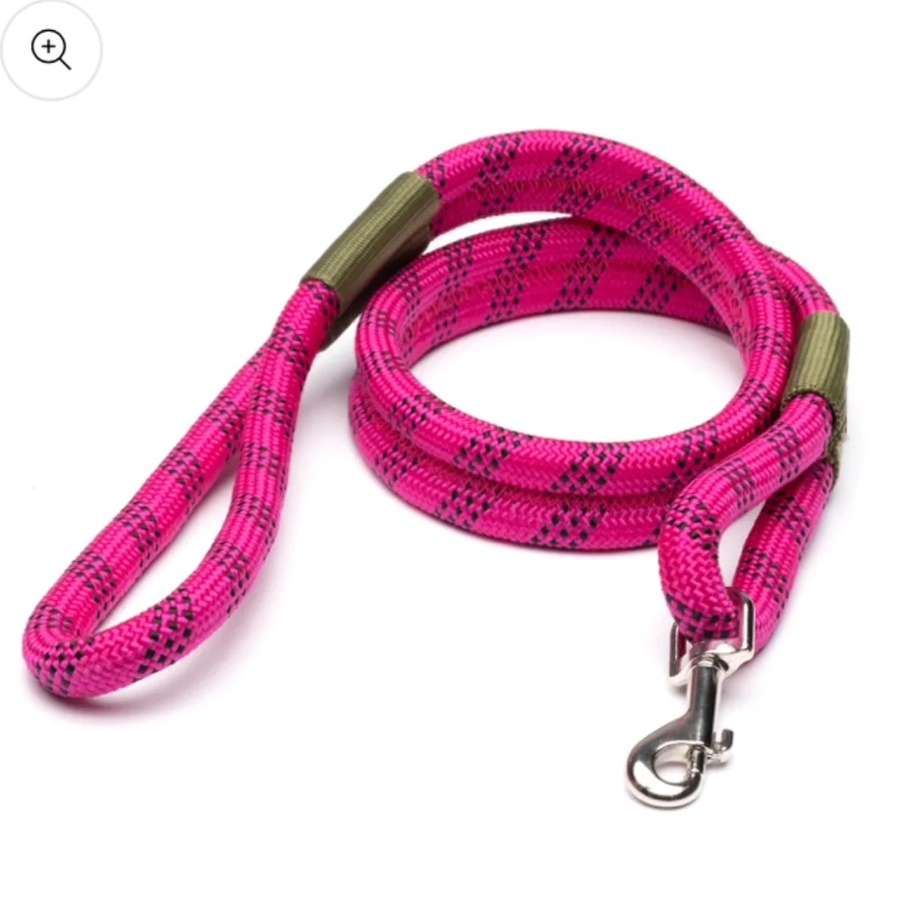 Stylish Camouflage Dog Carrier with Pink Accents - Picture 5 of 9